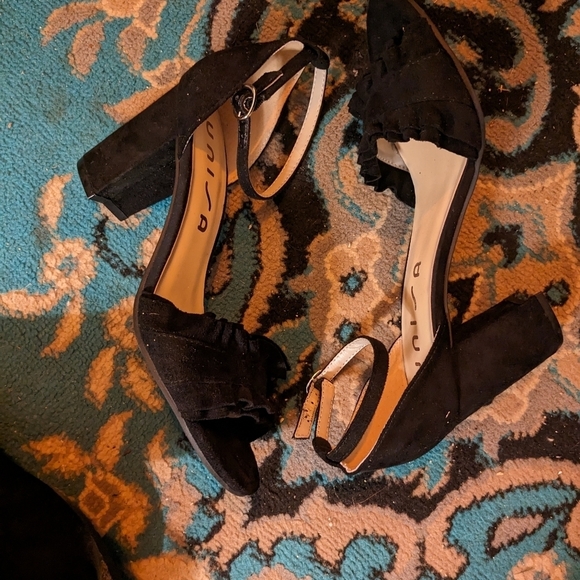 Unisa Black Suede Block Heel Sandal Size 7.5 - Picture 4 of 5